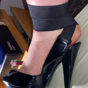 Jessica Simpson platform pumps